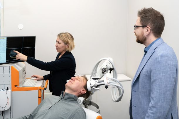 Kipukuntoutus toteutetaan kolmen kuukauden aikana, jolloin rTMS-hoito ja kipuvalmennus vuorottelevat.